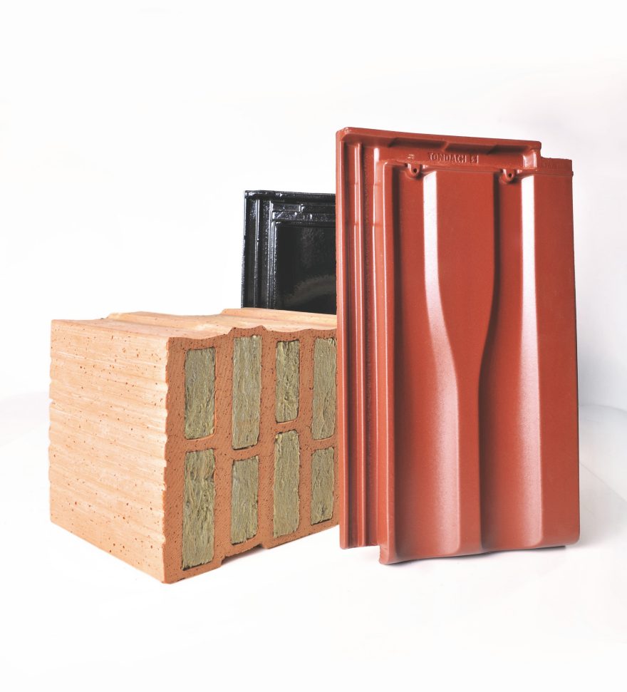 Sestava cihly Porotherm a střešní krytiny Tondach